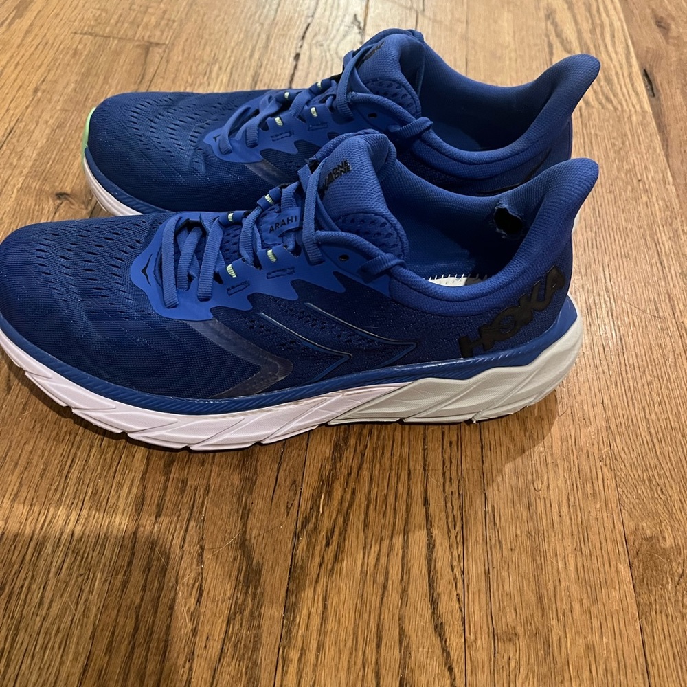 Hoka Arahi M8.5 or W 9.5